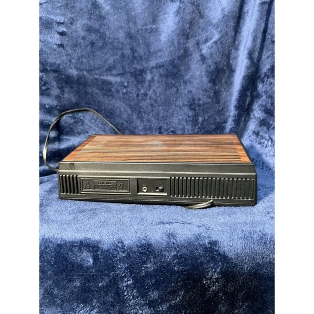 Realistic Chronomatic 267 AM/FM Alarm Clock Radio 12-1575 In Brown Color Working